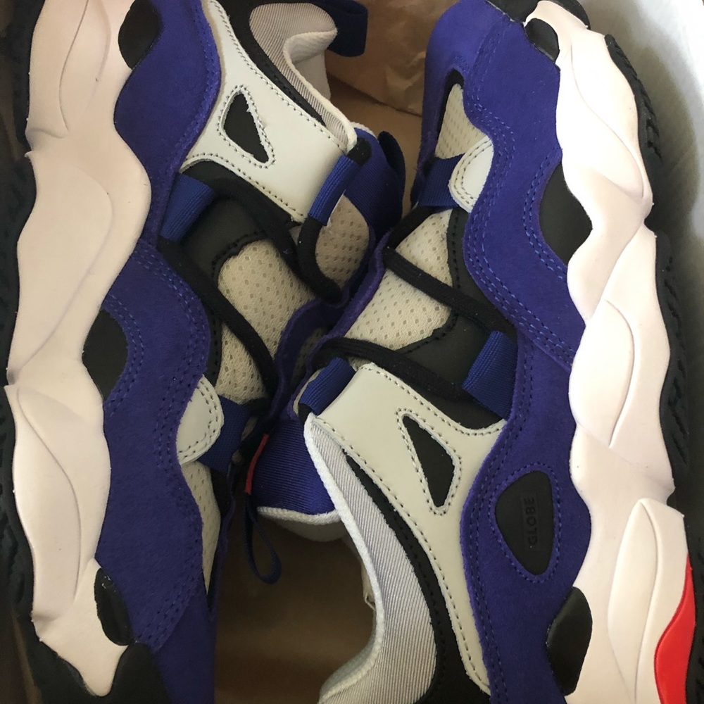 Globe skate shoes